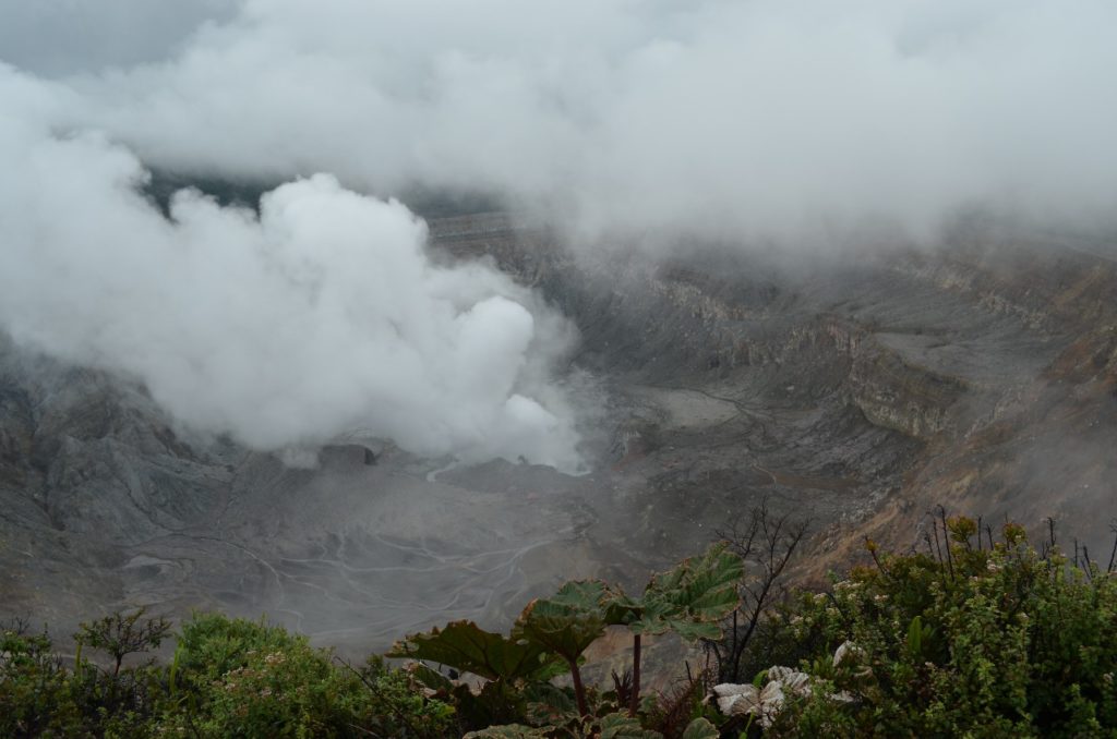 Parque Nacional Volcán Poás: TRABAJO EN EQUIPO PERMITIRÁ PRONTA REAPERTURA